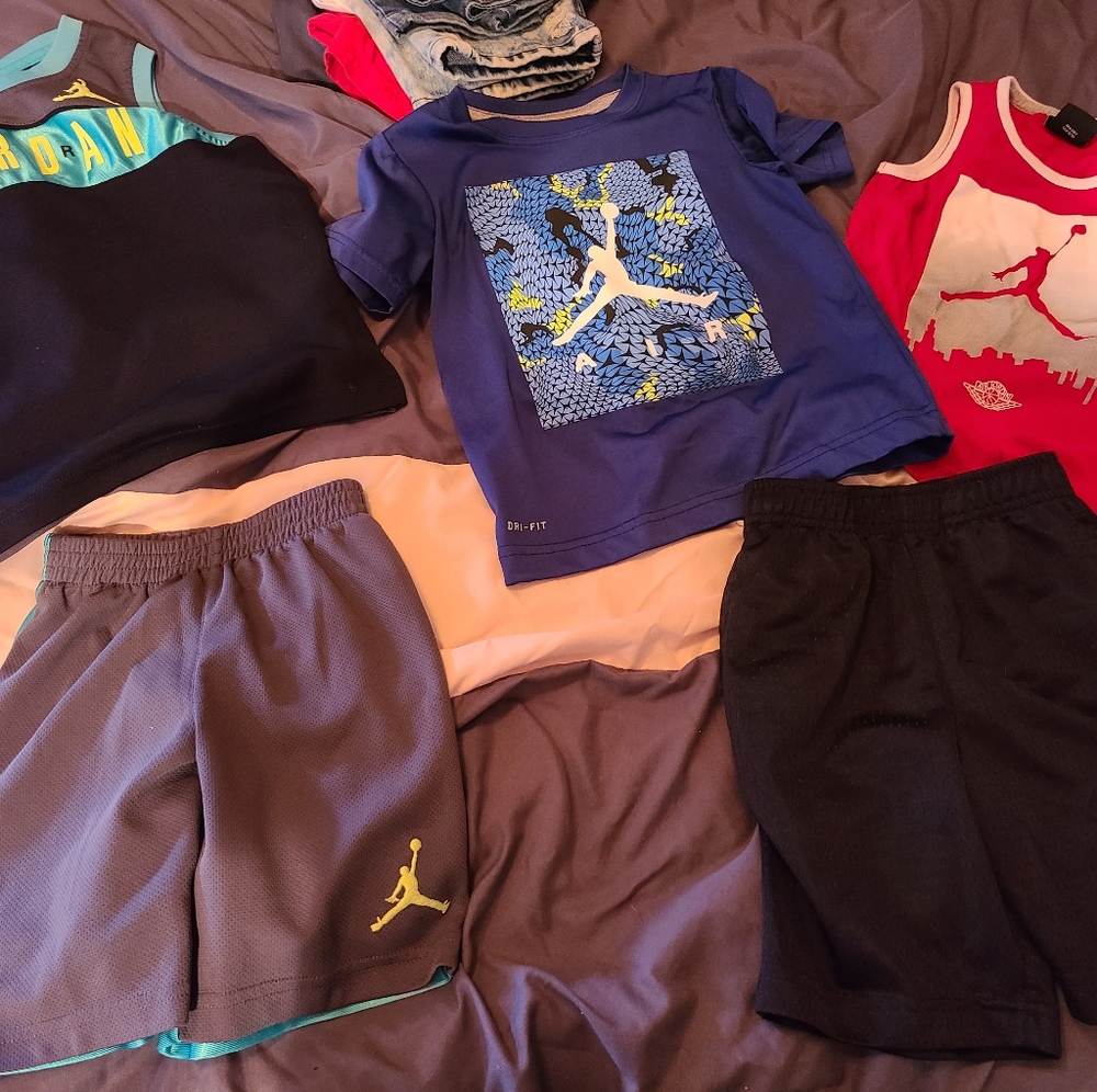 BOYS 5 PIECE JORDAN SET SIZE 4